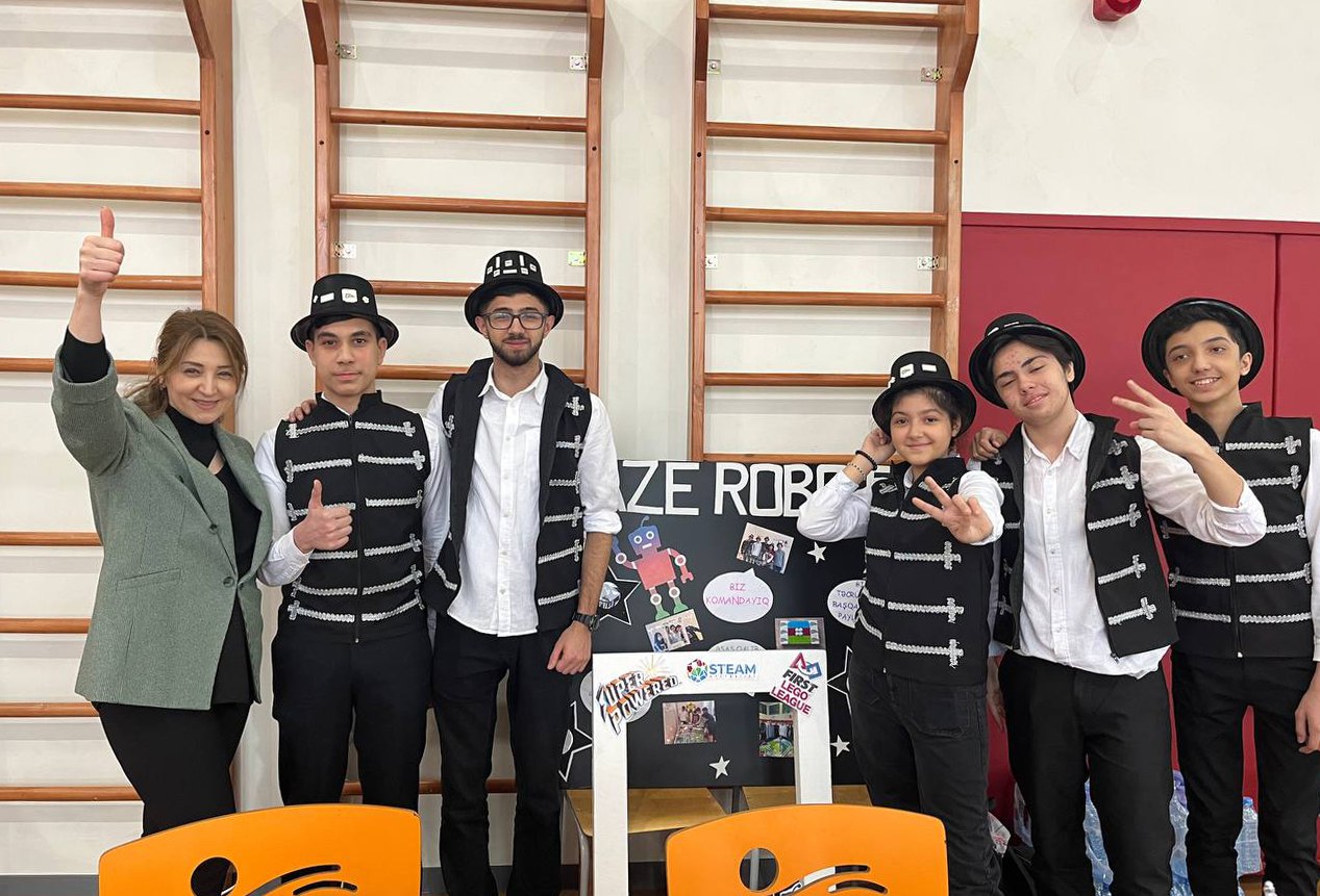 AzeRobot Firsl Lego League Turnirində I yerə layiq görüldü. 